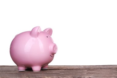 Domuz kumbarası ahşap masada.