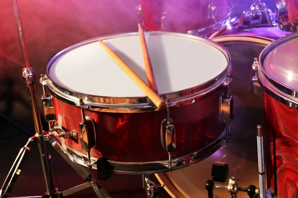 Drum set en stokken — Stockfoto