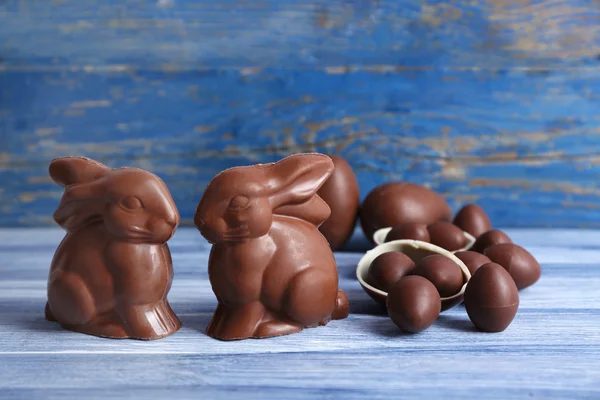 Velikonoční čokoládové zajíčky a vejce — Stock fotografie