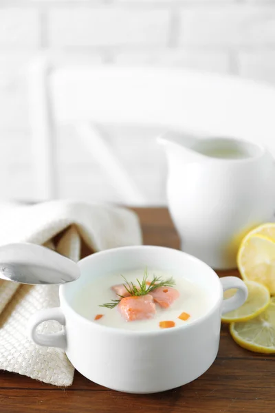 Heerlijke zalm crème soep — Stockfoto