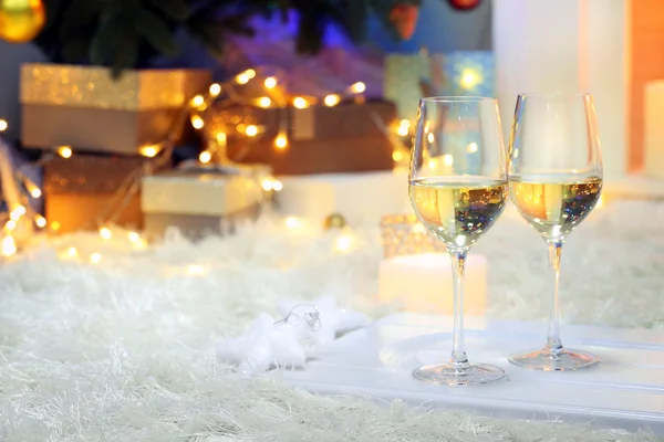 Två champagneglas på jul — Stockfoto