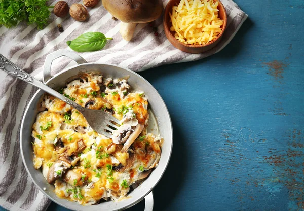 Roasted mushrooms, chicken and cheese — Stock Photo, Image