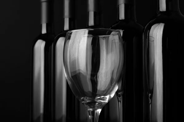 Glas- und Weinflaschen — Stockfoto