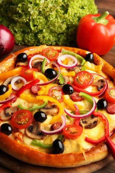 Delicious pizza with vegetables — Stock Photo, Image