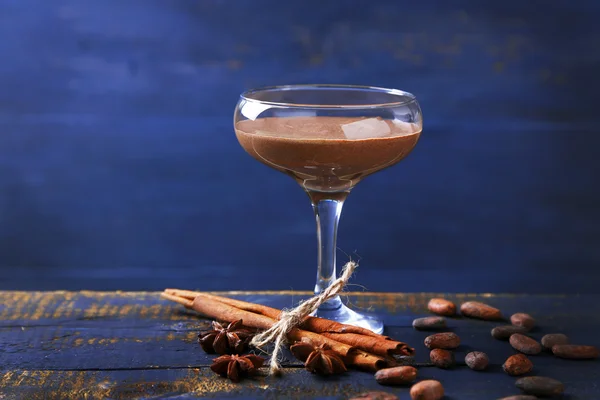 Dessert au chocolat en verre — Photo