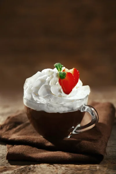 Chocolate quente com chantilly — Fotografia de Stock