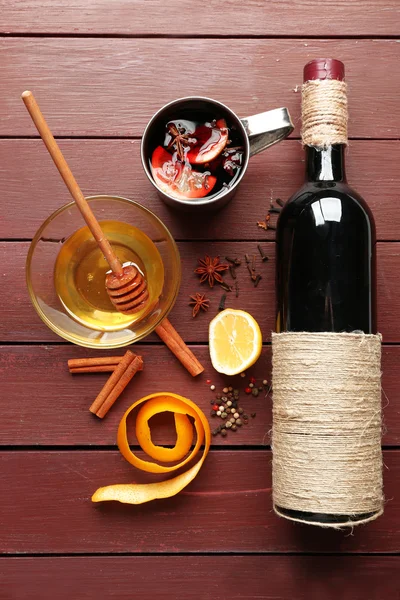 Муглированное вино в кружке — стоковое фото