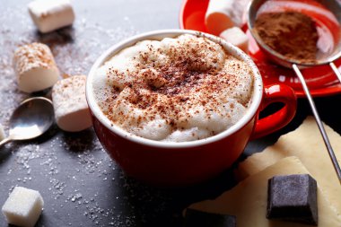 fincan kahve ve tatlılar