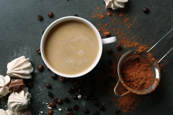 Чашка кофе и сладости — стоковое фото