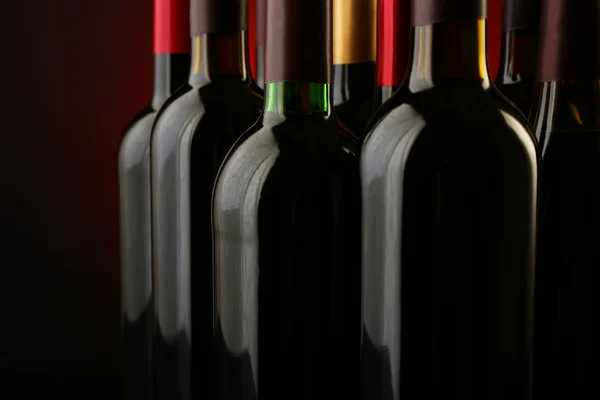 Bouteilles de vin sombre — Photo