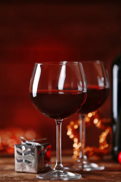 Red wine and Christmas ornaments — Stock Photo, Image