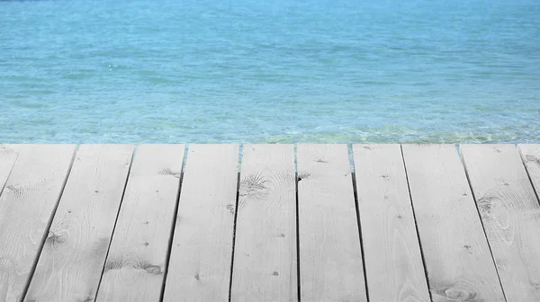 Muelle de madera con hermoso mar — Foto de Stock