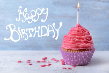 Lezzetli doğum günü kek 