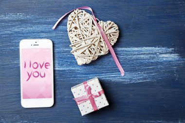 yürekleri beyaz akıllı telefon 