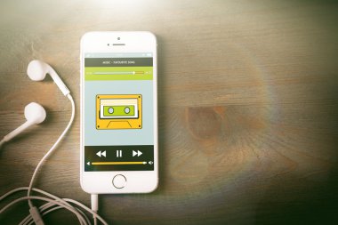 Hareket eden telefon ve kulaklık