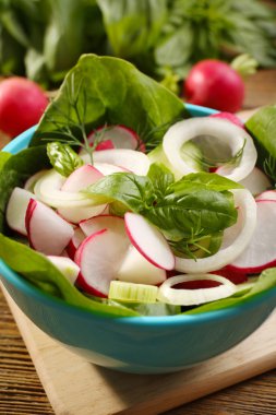 Taze sebze salatası.