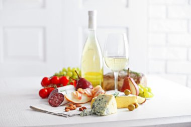 İtalyan yemek ve şarap türleri ile natürmort