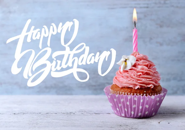 Delizioso cupcake di compleanno — Foto Stock