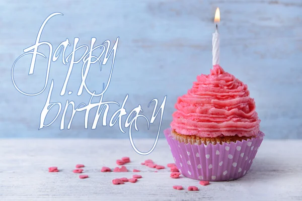 Delizioso cupcake di compleanno — Foto Stock