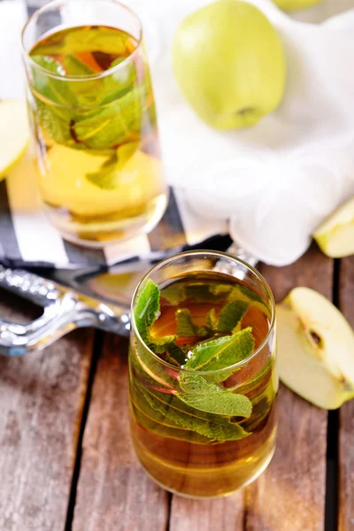 Glas appelsap met vruchten — Stockfoto