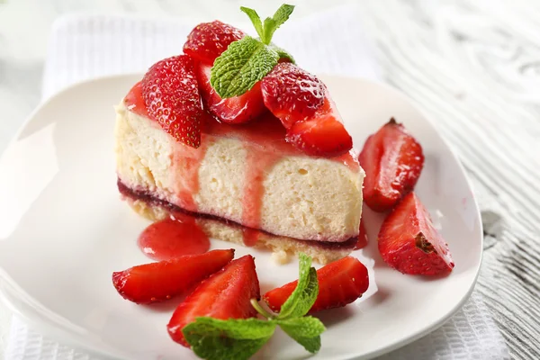 Chutný tvarohový koláč s ovocem — Stock fotografie