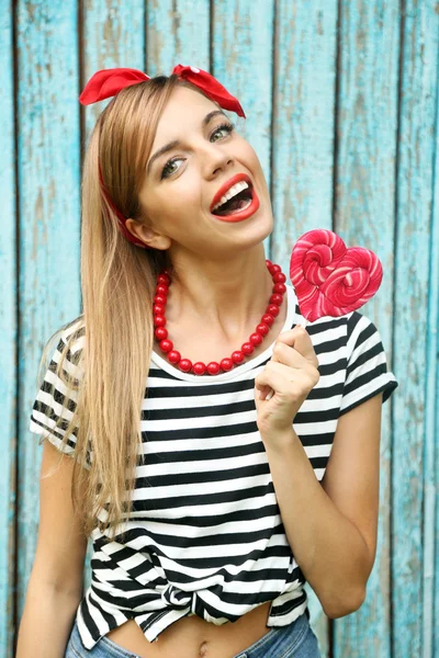 Menina bonita com sorriso bonito — Fotografia de Stock