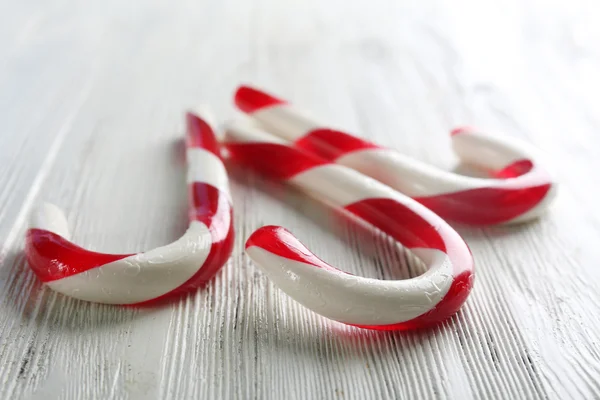 Weihnachtsbonbons auf dem Tisch in Großaufnahme — Stockfoto