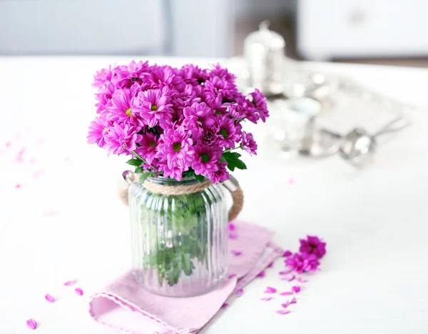 美丽在花瓶中的鲜花 — 图库照片