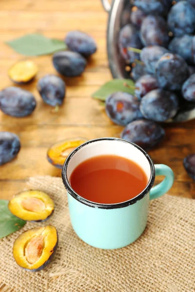 Plum Juice in mug with fresh fruits — Stock Photo, Image