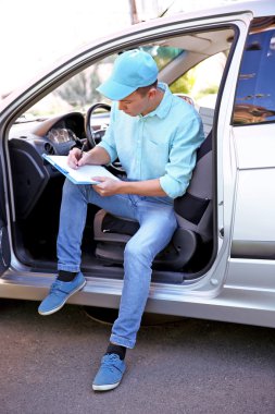 pizza servis elemanı  