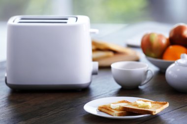 Tablo için kahvaltı tost ve meyve, yakın çekim