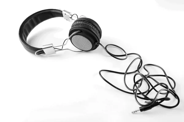 Чорні навушники ізольовані на білому — стокове фото