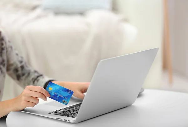 Female making online payment, close up — Stock Photo, Image