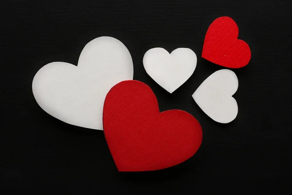 Red and white paper hearts on black background — Stock Photo, Image