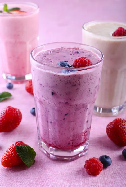 Milkshake ile ahududu, yakın çekim — Stok fotoğraf