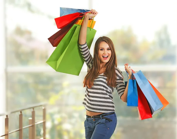 Mulher com pacotes de compras — Fotografia de Stock