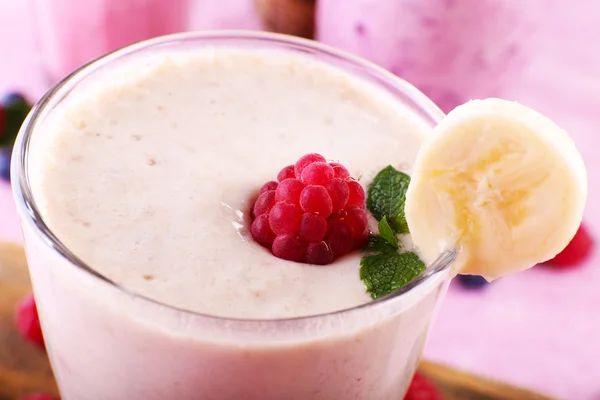 Milkshake with raspberry, close-up — Stock Photo, Image