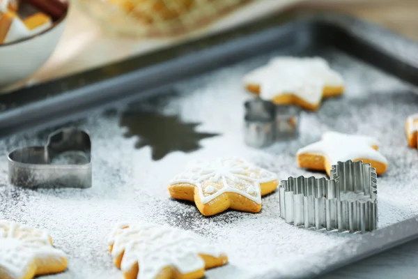 Piękny ciasteczka świąteczne na Brytfanna, z bliska — Zdjęcie stockowe