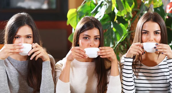 Meninas beber café — Fotografia de Stock