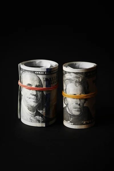 Рулони доларів на чорному — стокове фото