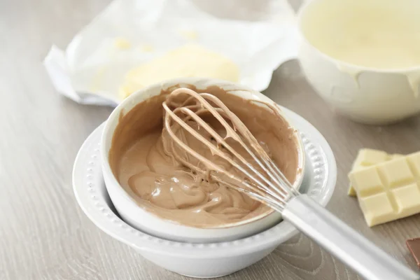 Cocinar crema de chocolate en la cocina —  Fotos de Stock