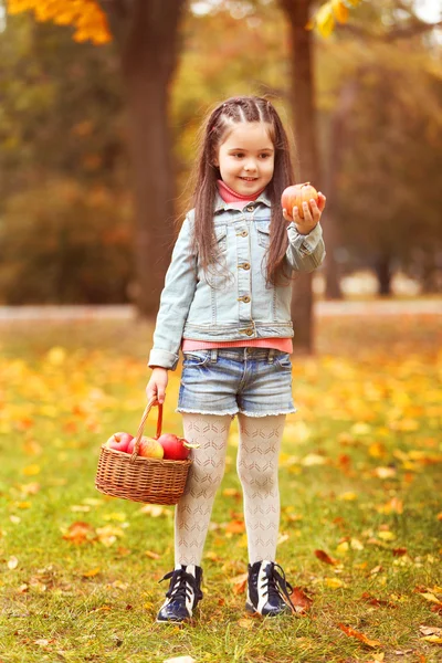 Beautiful little girl with apples — Stock Photo, Image