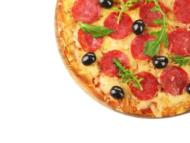 Zeytin ve beyaz izole roka, biberli pizza