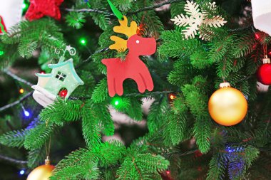 Madalyalı Noel ağacı 