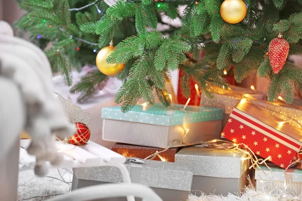 Christmas tree and presents — Stock Photo, Image