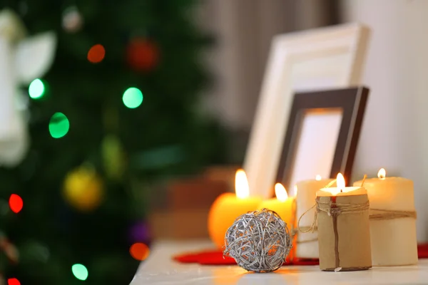Candles and frames on fireplace — Stock Photo, Image