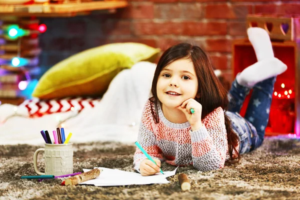 Pretty little girl painting  in Christmas decorated room — Stock Photo, Image