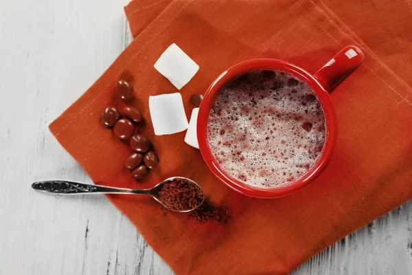 Cup of hot cacao with marshmallow on red cotton serviette, close up — Stock Photo, Image