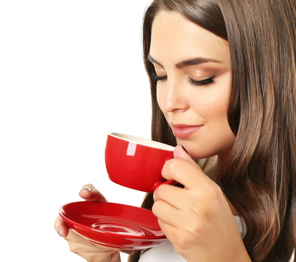 Portrait de jolie femme avec tasse de café isolé sur fond blanc — Photo