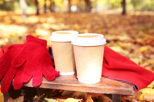 Podzimní kompozici s horké nápoje — Stock fotografie
